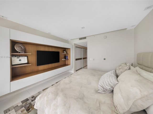 Apartment for sale  Unit #1805 - photo 5898619