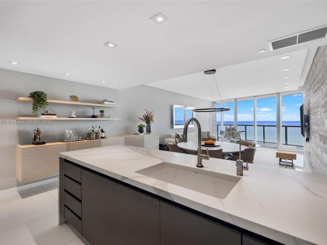 Apartment for sale  Unit #1805 - photo 5898624