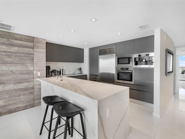 Apartment for sale  Unit #1805 - photo 5898625