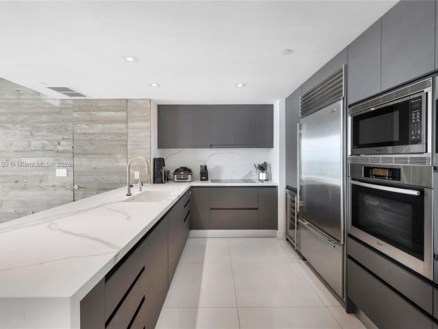 Apartment for sale  Unit #1805 - photo 5898627