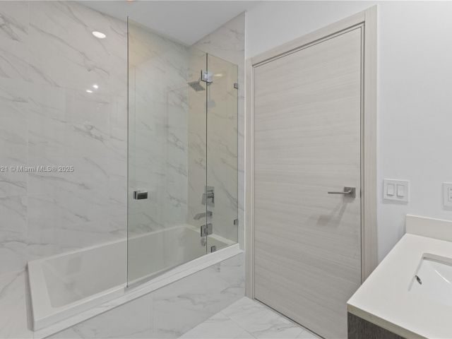 Apartment for sale  Unit #5209 - photo 6852239
