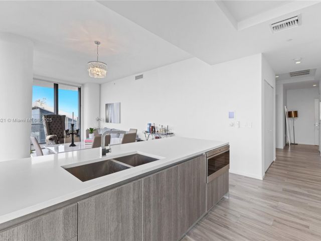 Apartment for sale  Unit #5209 - photo 6852240