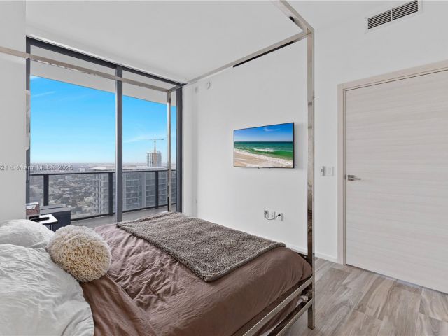 Apartment for sale  Unit #5209 - photo 6852242