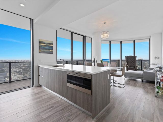 Apartment for sale  Unit #5209 - photo 6852245