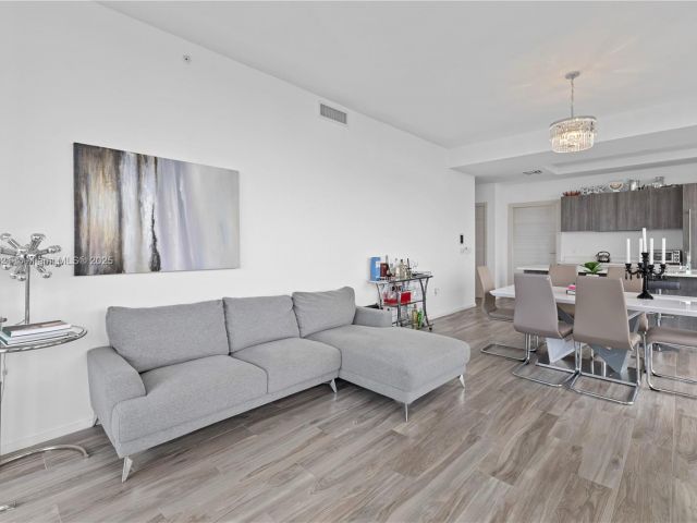 Apartment for sale  Unit #5209 - photo 6852248