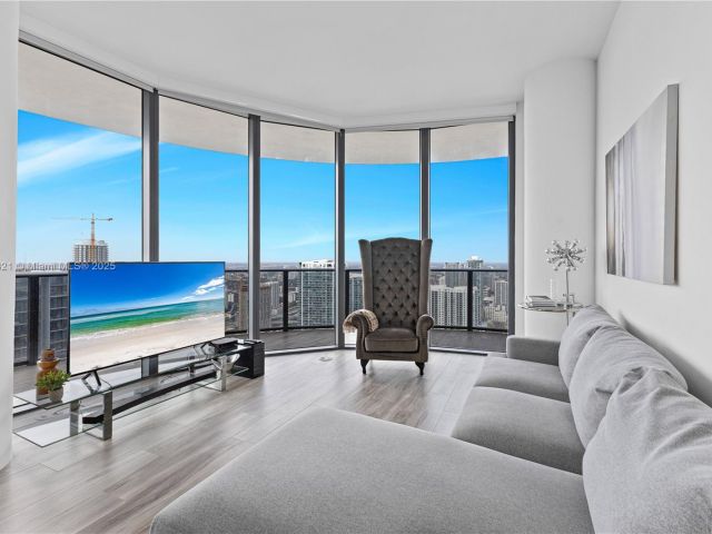 Apartment for sale  Unit #5209 - photo 6852249