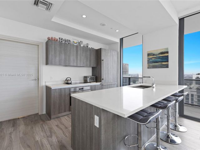 Apartment for sale  Unit #5209 - photo 6852253