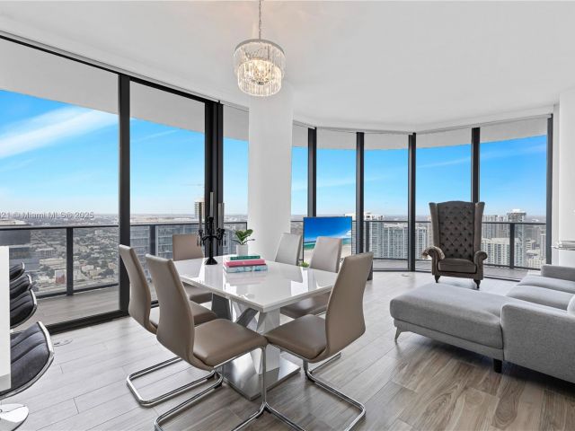 Apartment for sale  Unit #5209 - photo 6852255