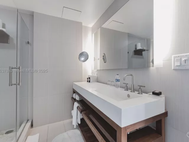 2-bedroom condo for sale in Fort Lauderdale - 3101 Bayshore Dr 1504 - MondialRealty