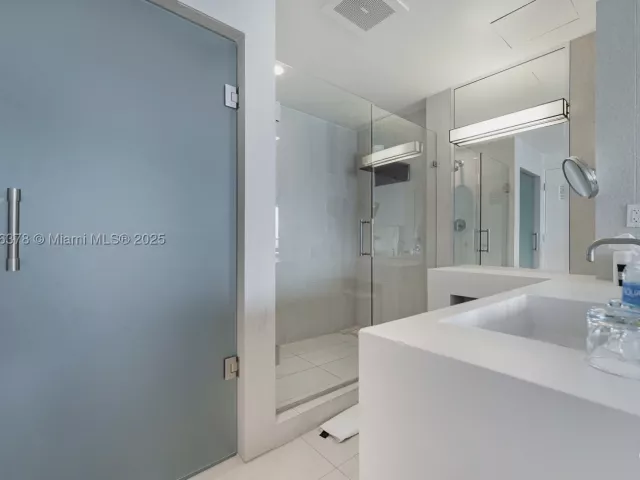 2-bedroom condo for sale in Fort Lauderdale - 3101 Bayshore Dr 1504 - MondialRealty
