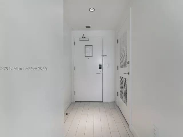 2-bedroom condo for sale in Fort Lauderdale - 3101 Bayshore Dr 1504 - MondialRealty