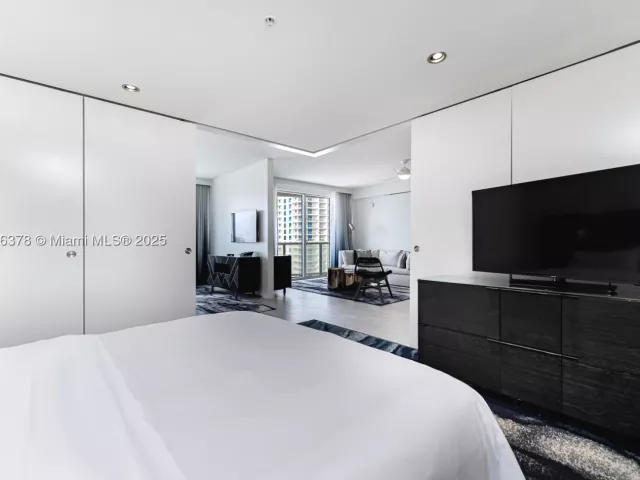 2-bedroom condo for sale in Fort Lauderdale - 3101 Bayshore Dr 1504 - MondialRealty