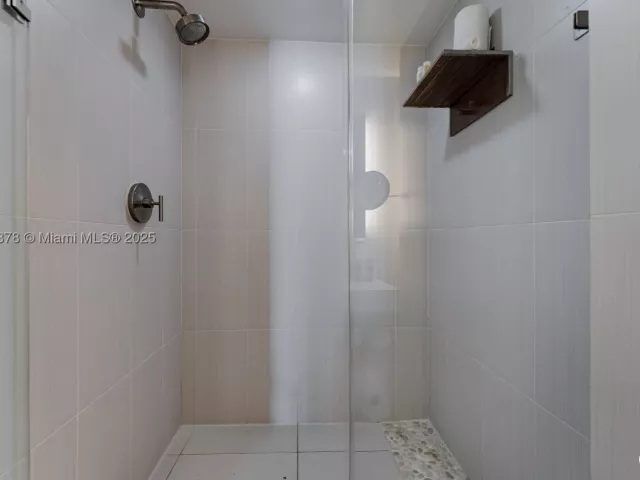 2-bedroom condo for sale in Fort Lauderdale - 3101 Bayshore Dr 1504 - MondialRealty