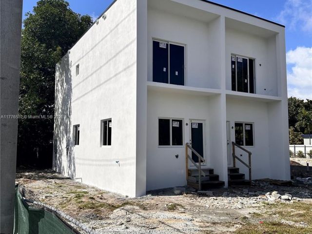 Home for sale at 17301 NE 4th Ave - photo 5857900