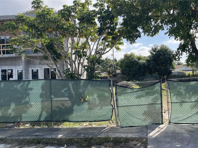 Home for sale at 17301 NE 4th Ave - photo 5857903