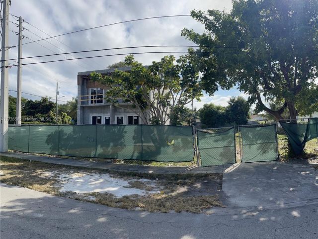 Home for sale at 17301 NE 4th Ave - photo 5857904