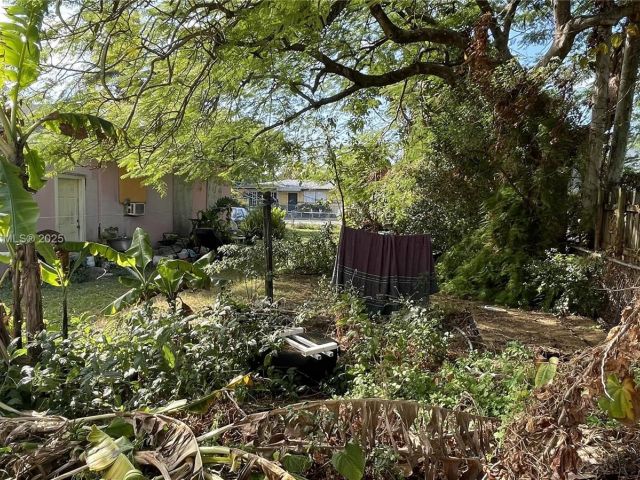 Home for sale at 17301 NE 4th Ave - photo 5857906