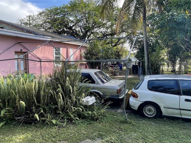 Home for sale at 17301 NE 4th Ave - photo 5857909