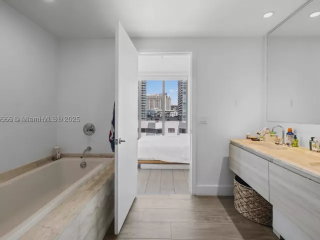 2-bedroom condo for sale in Miami - 2900 NE 7th Ave 901 - MondialRealty