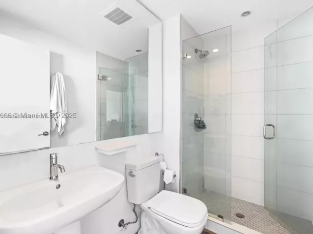2-bedroom condo for sale in Miami - 2900 NE 7th Ave 901 - MondialRealty