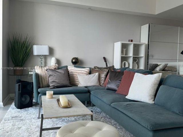 Apartment for rent  Unit #3905 - photo 5923997