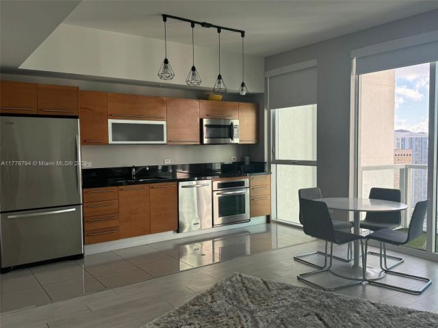 Apartment for rent  Unit #3905 - photo 5924000