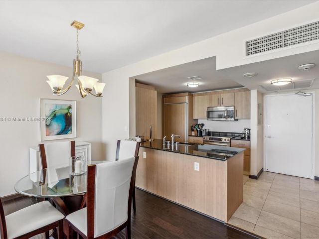 Apartment for rent  Unit #529 - photo 5910573