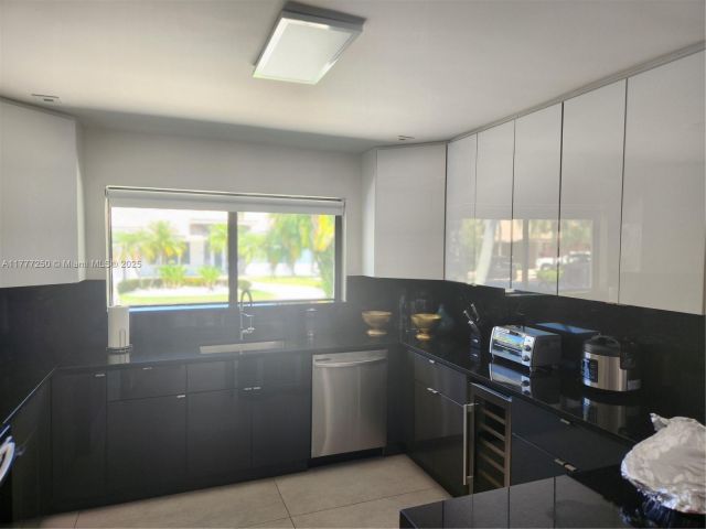 Home for rent at 536 Hibiscus Dr - photo 5873594