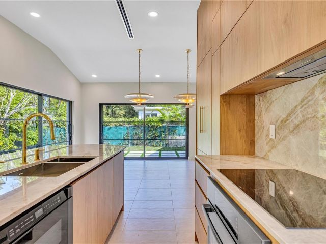 Home for sale at 1323 Cleveland Rd - photo 7516784