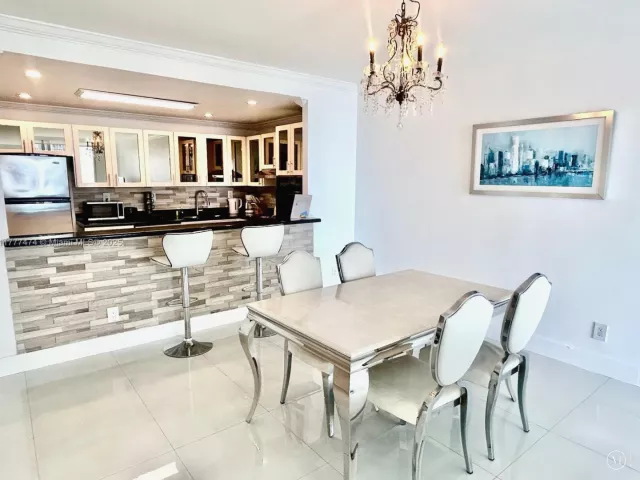 Apartment for sale  Unit #1015 - photo 5926409