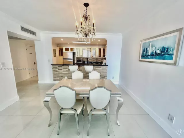 Apartment for sale  Unit #1015 - photo 5926402