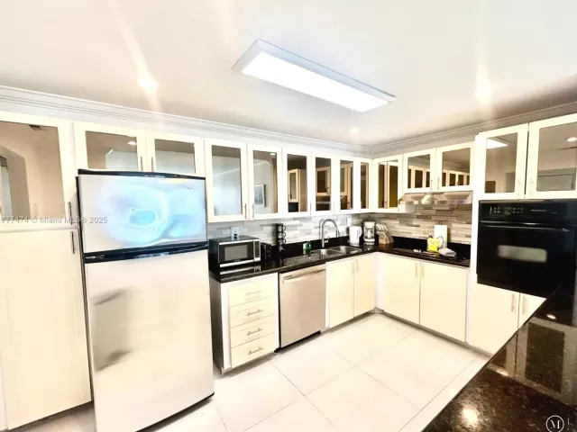 Apartment for sale  Unit #1015 - photo 5926404