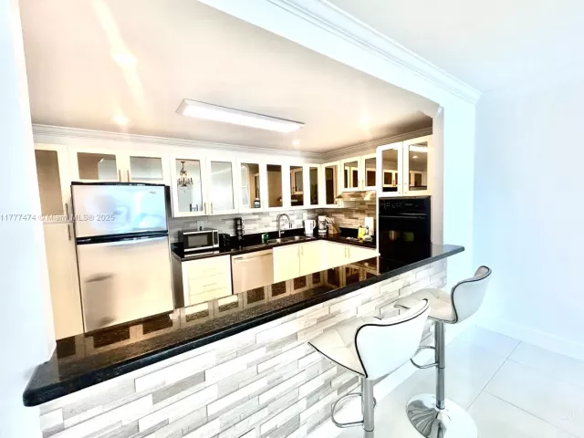 Apartment for sale  Unit #1015 - photo 5926405