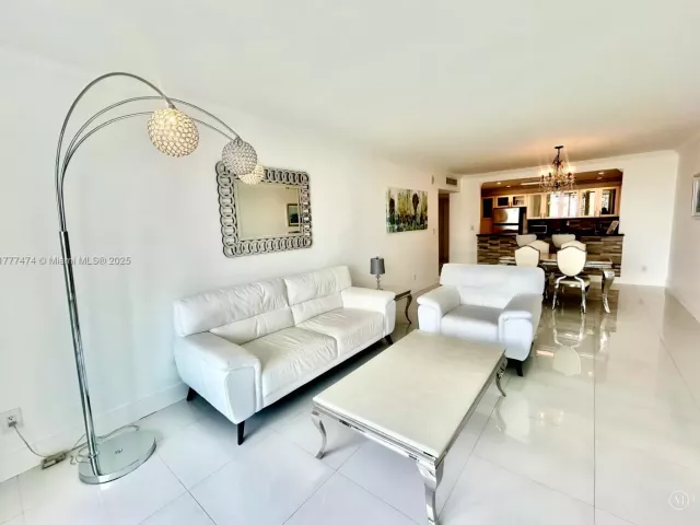 Apartment for sale  Unit #1015 - photo 5926407