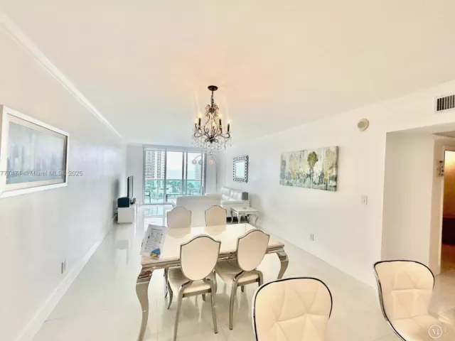 Apartment for sale  Unit #1015 - photo 5926408