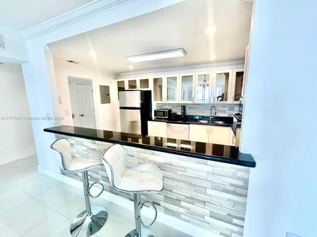 Apartment for sale  Unit #1015 - photo 5926403