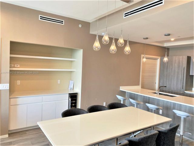 Apartment for sale  Unit #5410 - photo 5917194