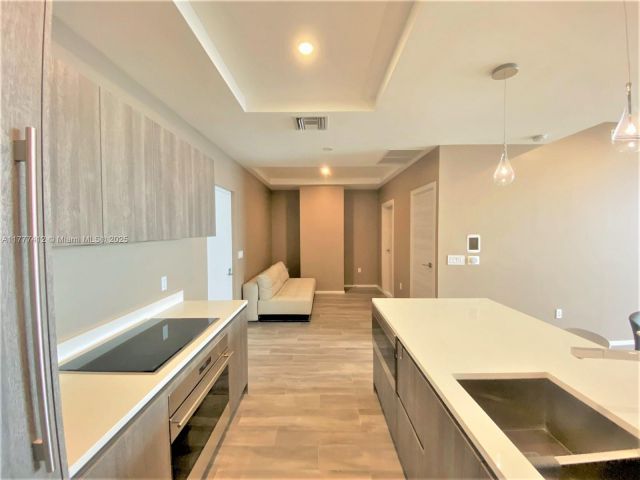 Apartment for sale  Unit #5410 - photo 5917195