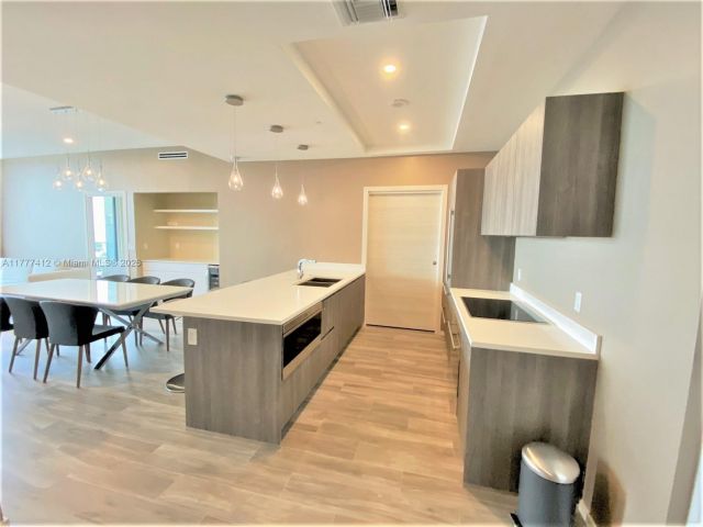 Apartment for sale  Unit #5410 - photo 5917199