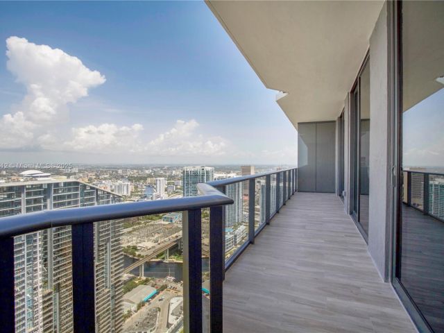 Apartment for sale  Unit #5410 - photo 5917204