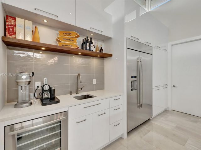 Home for sale at 907 Diplomat Pkwy - photo 5873612