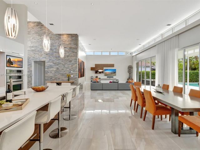 Home for sale at 907 Diplomat Pkwy - photo 5873615