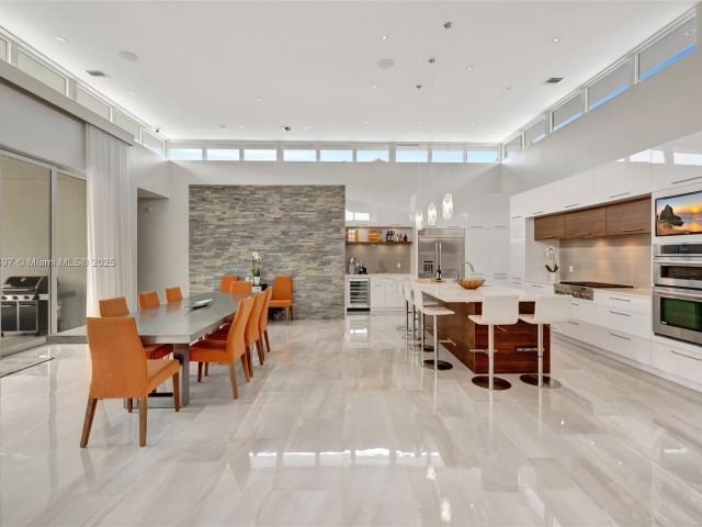 Home for sale at 907 Diplomat Pkwy - photo 5873616