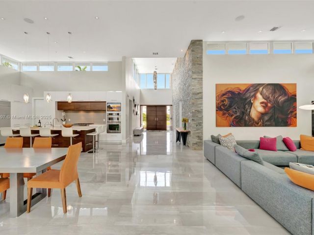 Home for sale at 907 Diplomat Pkwy - photo 5873618