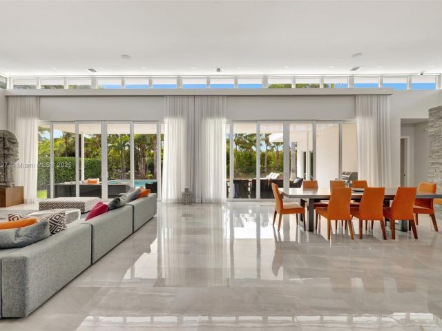 Home for sale at 907 Diplomat Pkwy - photo 5873624