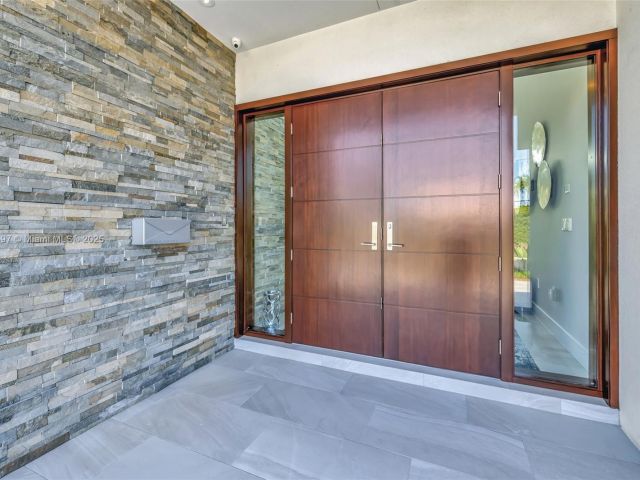 Home for sale at 907 Diplomat Pkwy - photo 5873626