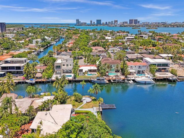 Home for sale at 12900 N Bayshore Dr - photo 5936223