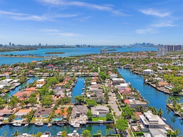 Home for sale at 12900 N Bayshore Dr - photo 5936228