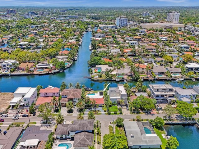 Home for sale at 12900 N Bayshore Dr - photo 5936230