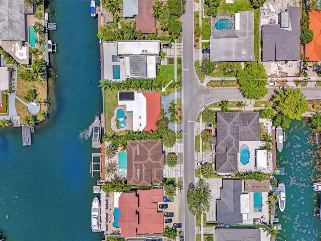 Home for sale at 12900 N Bayshore Dr - photo 5936235